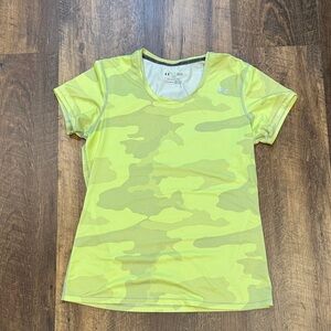 Under Armour Athletic T-Shirt Women’s Large‎ Lime Camouflage